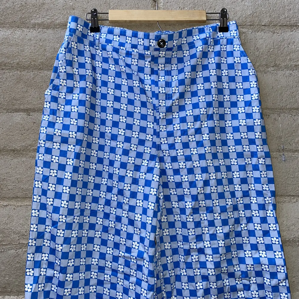 34W/29L Women's Psychedelic Floral Print Pants, photo 1 of 7