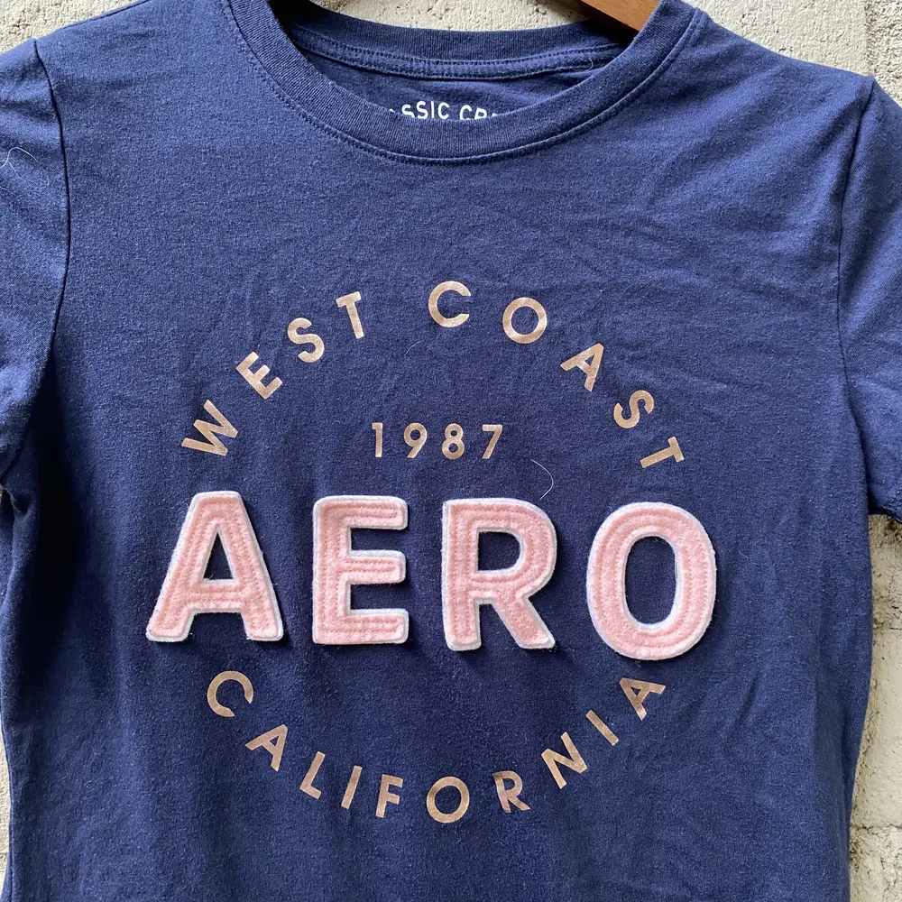 M/L It-Girl Pink Aeropostale Fitted Tee, photo 1 of 3